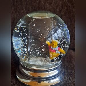 Disney Store Winnie the Pooh Snow Globe with Picture Photo Frame Inside